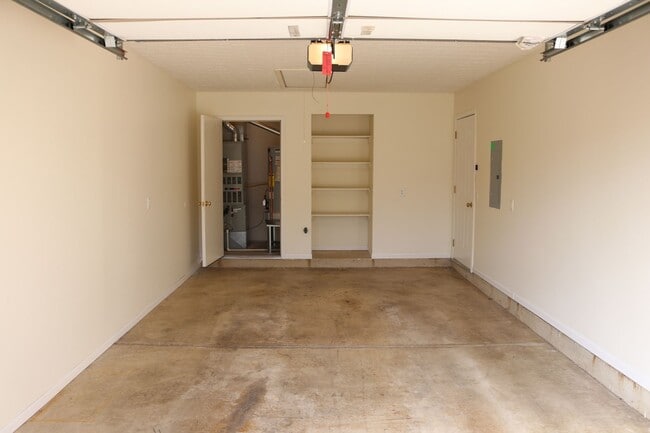 Building Photo - 2271 Shamrock Ln
