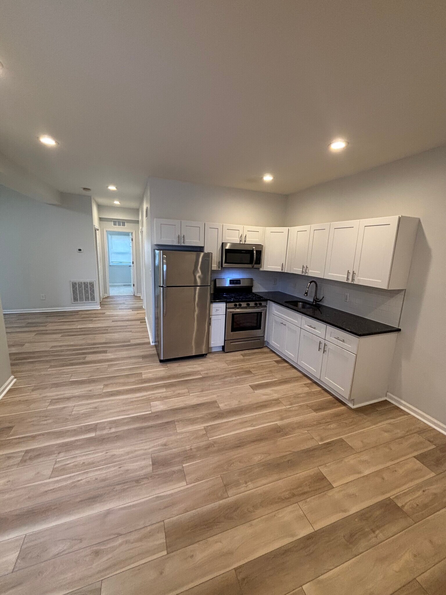 Building Photo - 304 Holmes Rd