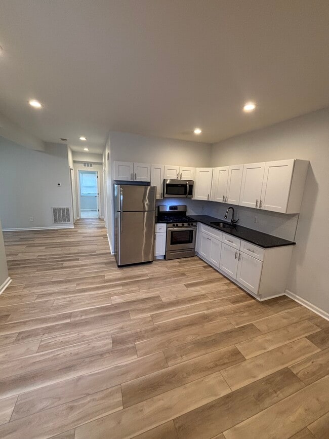 Building Photo - 304 Holmes Rd