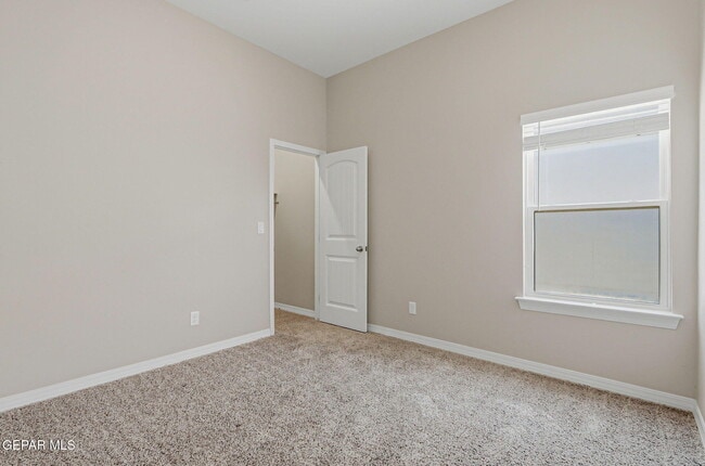 Building Photo - 909 Ada Ln