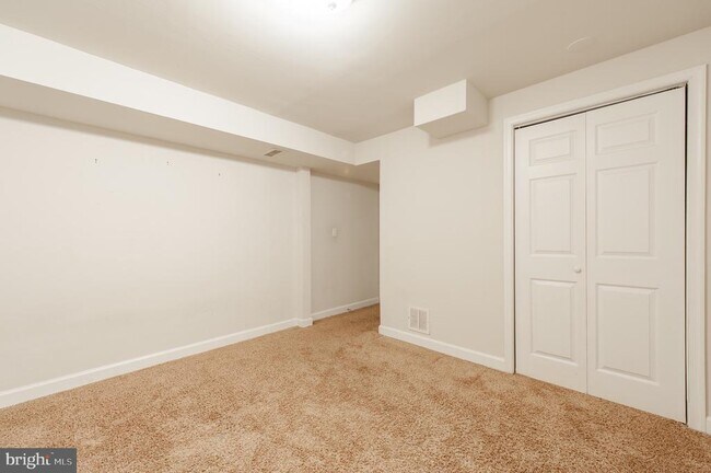 Building Photo - 1709 Dogwood Dr