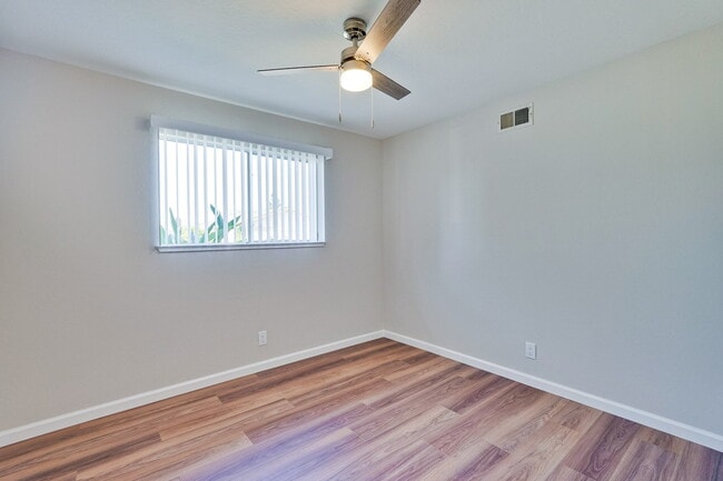 Building Photo - Newly Remodeled 3BR, 2BA, 1,117sf Duplex w...