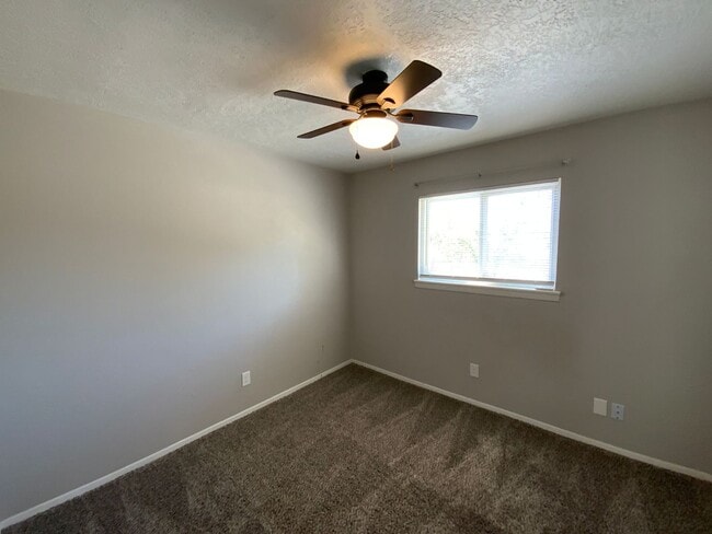 Building Photo - 3 Bedroom Single Story Home Available Near...