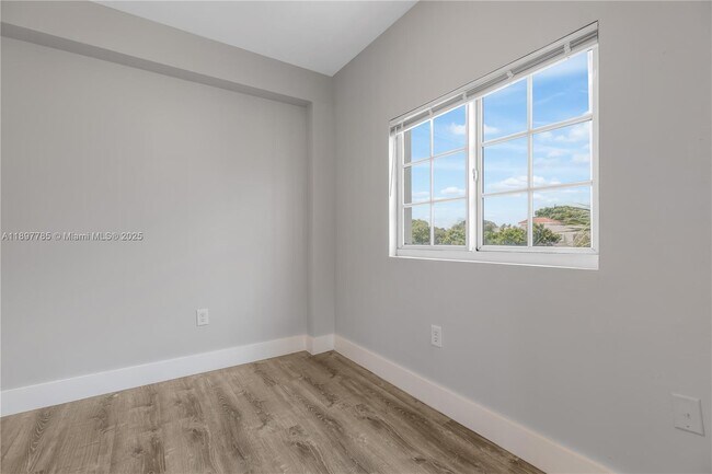 Building Photo - 1421 SW 3rd St
