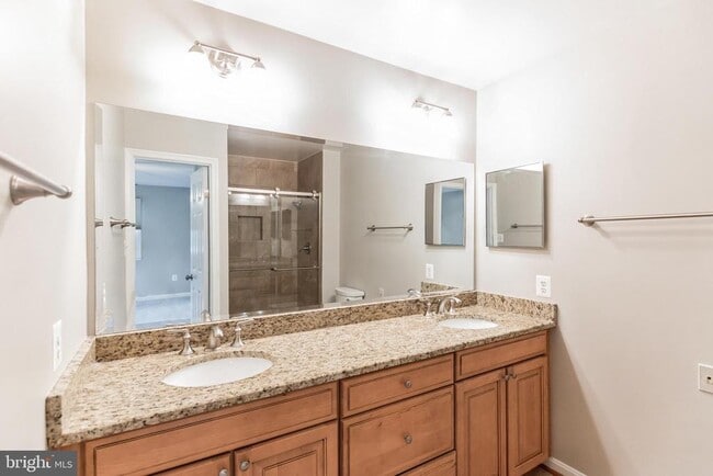 Building Photo - 5335 Lake Cove Ct