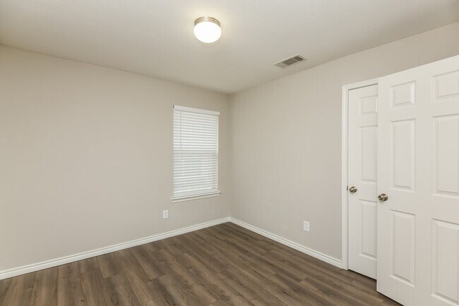 Building Photo - 272 Spring Hollow Dr