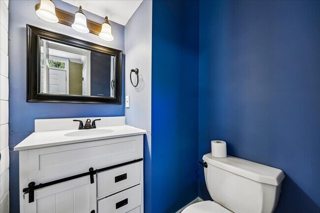 Building Photo - Luxury Townhome at Lake Linganore