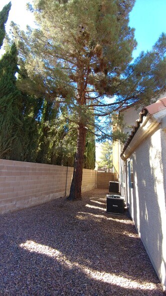 Building Photo - 9901 Meandering Creek Ct