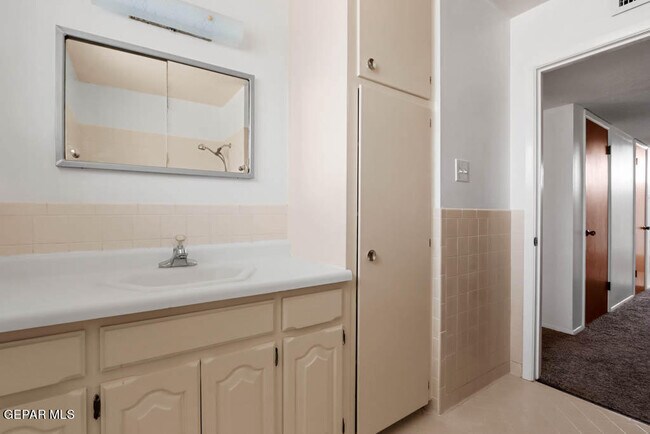 Building Photo - 3313 Cork Dr