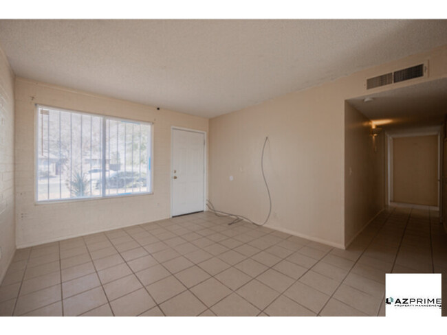 Building Photo - $700 OFF FIRST MONTH'S RENT MOVE IN SPECIA...