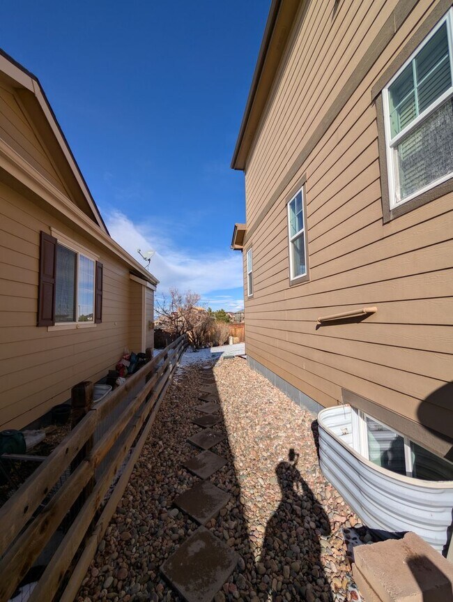 Building Photo - 22441 E Chenango Dr