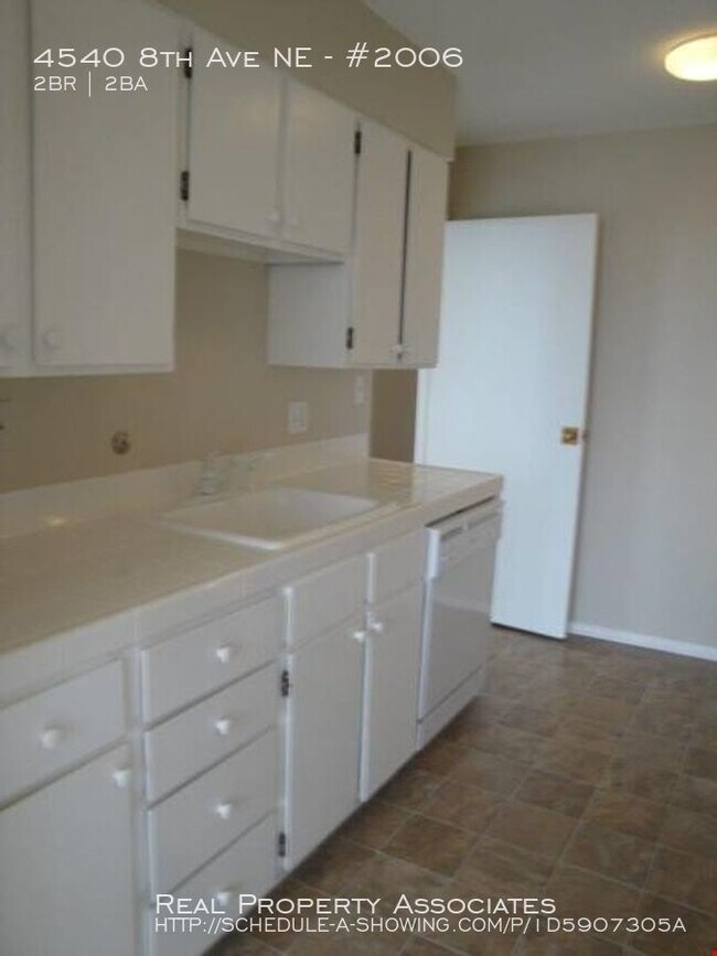 Building Photo - 4540 8th Ave NE