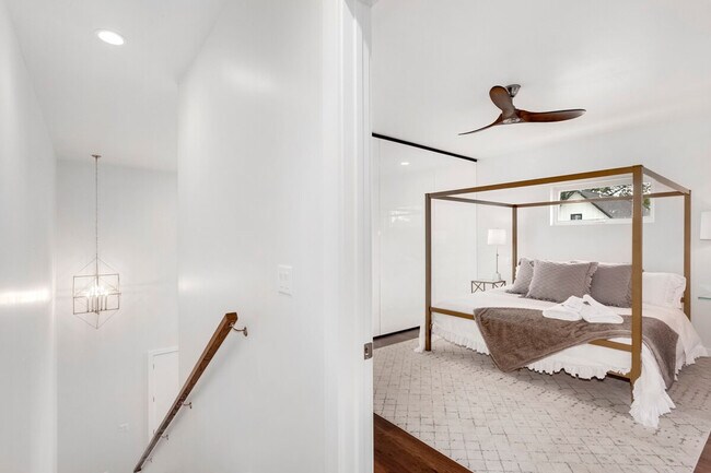 Building Photo - 506 SE Tourmaline Mews