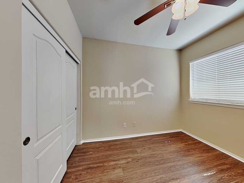 Building Photo - 6612 W Shaw Butte Dr