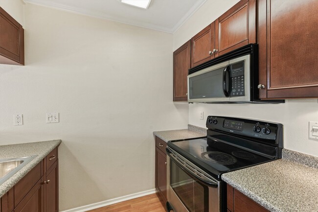 Building Photo - 7144 N Holiday Dr