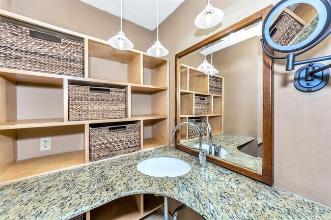 Building Photo - 26 Bounty Rd E