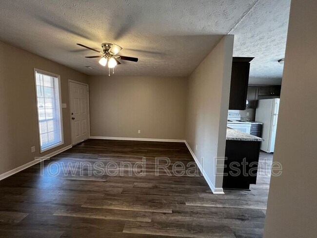 Building Photo - 1437 Ireland Dr