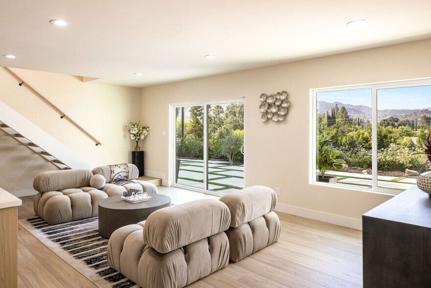 Building Photo - 9425 Gierson Ave