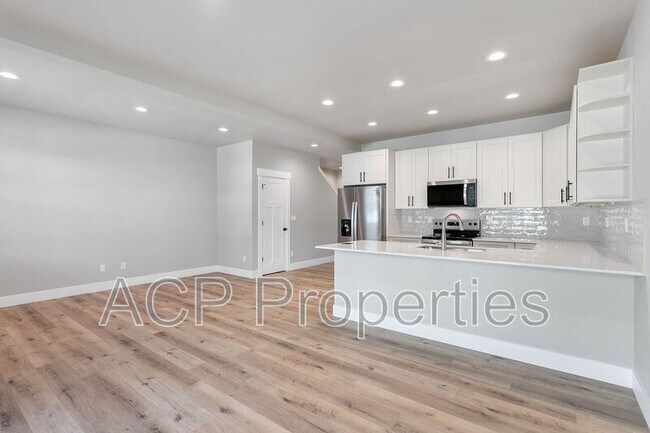 Building Photo - 2205 DeJong Dr