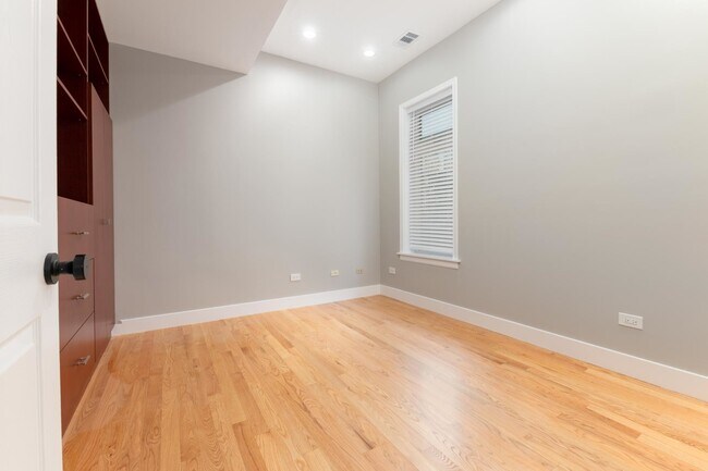 Building Photo - 1303 W Flournoy St