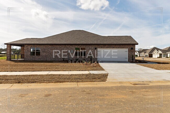 Building Photo - Brand-New 5BR Fairhope Home on Corner Lot with Garage