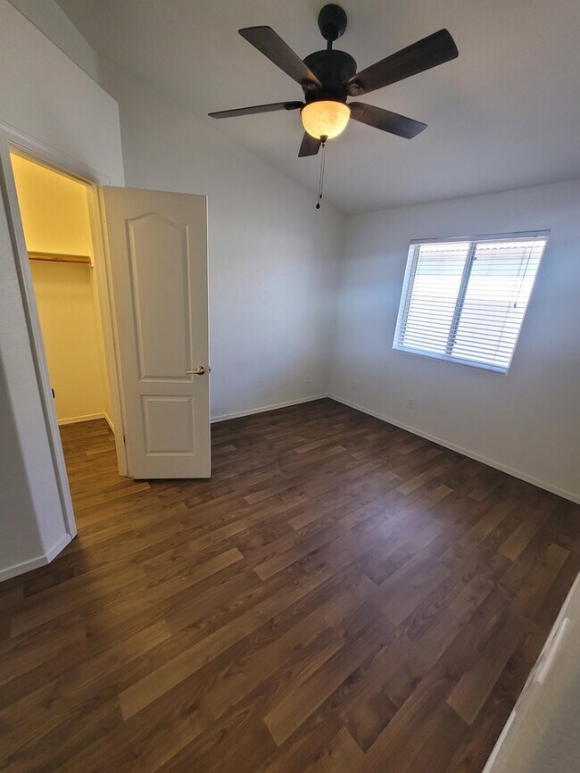 Building Photo - Corner 3/2 with fireplace for rent