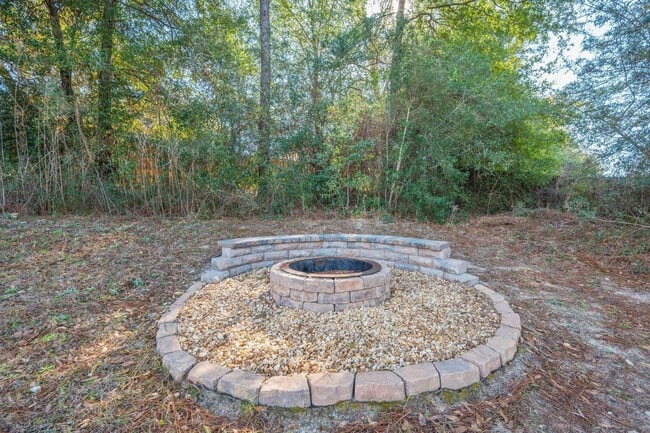 Building Photo - 667 Red Fern Rd