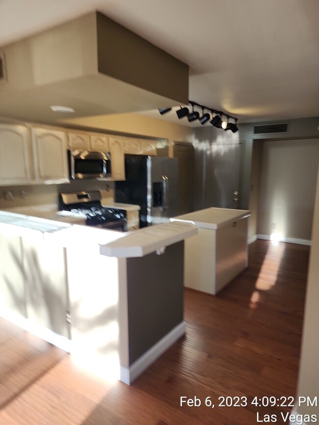 Building Photo - 2657 Seashore Dr