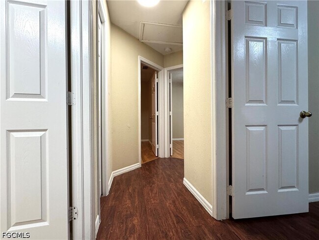 Building Photo - 117 Shadow Lakes Dr