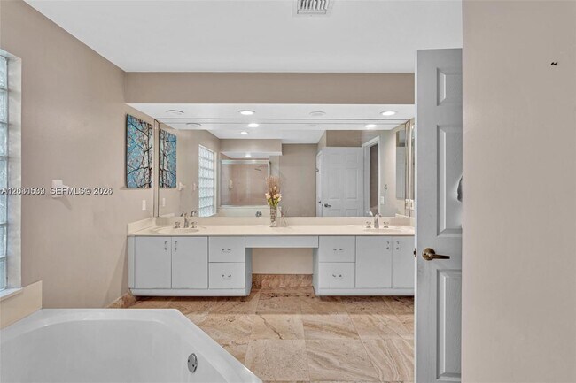 Building Photo - 3877 Bimini Ave