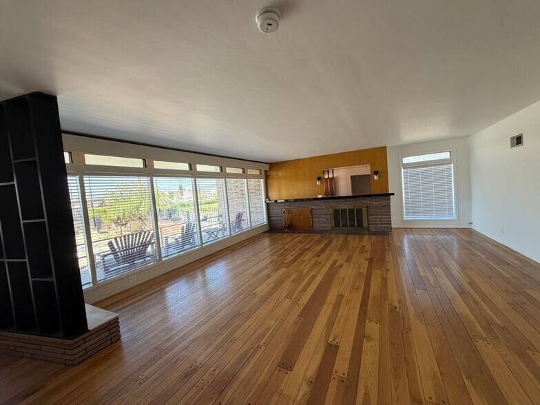 Building Photo - 3590 Buchanan St