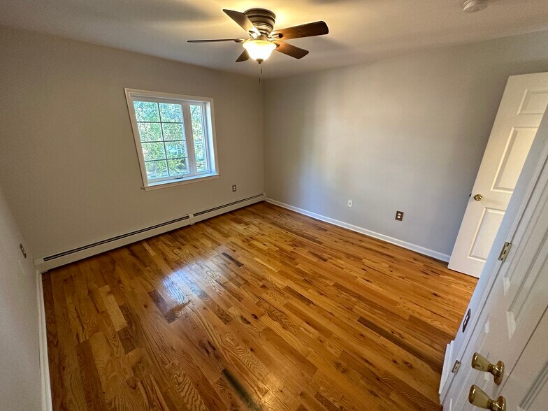 Building Photo - 46 Wedgewood Dr