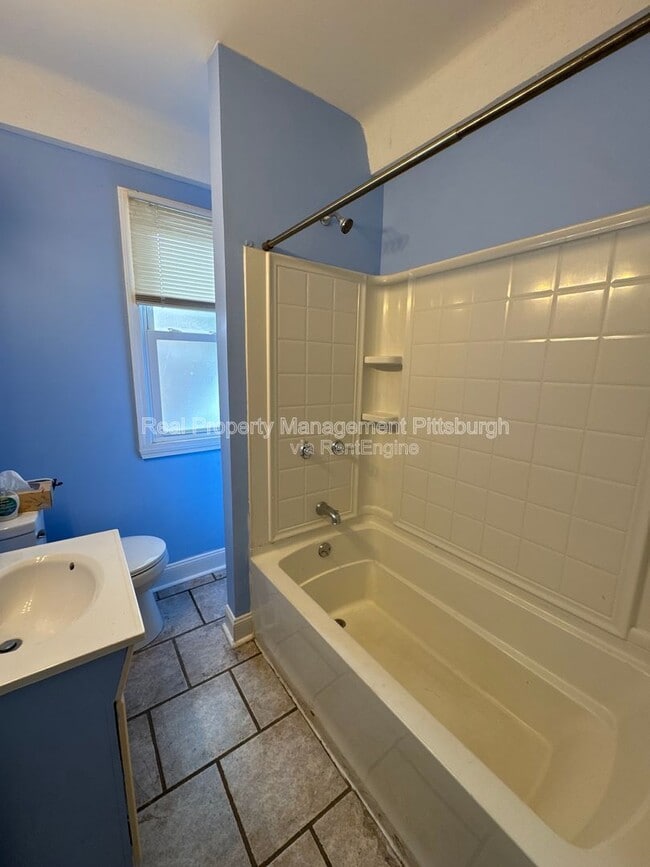 Building Photo - 48 Laclede St