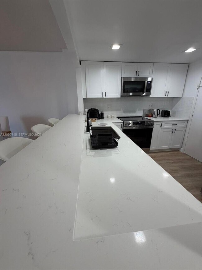 Building Photo - 3725 S Ocean Dr