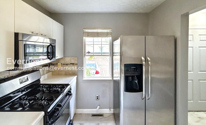 Building Photo - 199 Macandrews Way