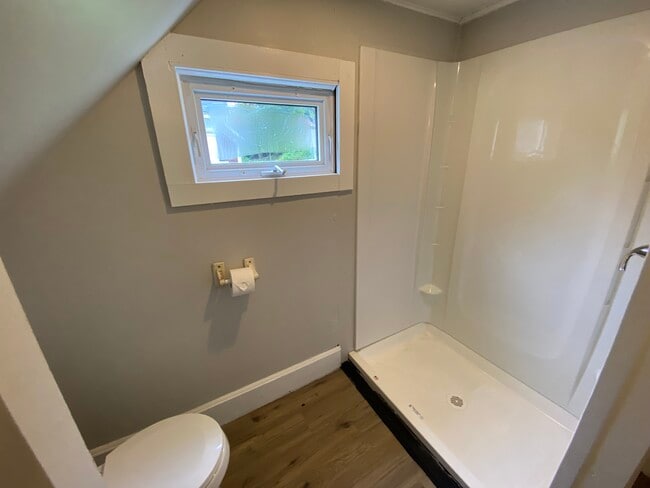 Building Photo - 3 Cross St