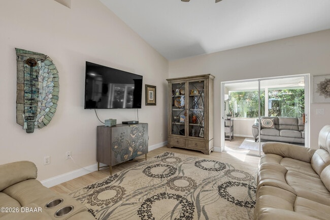 Building Photo - 646 S Pine St