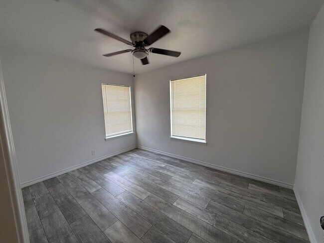 Building Photo - Charming 3-Bedroom Home with Hardwood Floors & Spacious Backyard