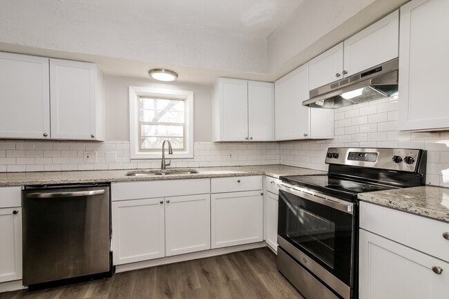Building Photo - 4715 NE 45th Terrace