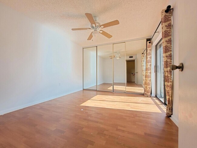 Building Photo - 1522 15th Ln