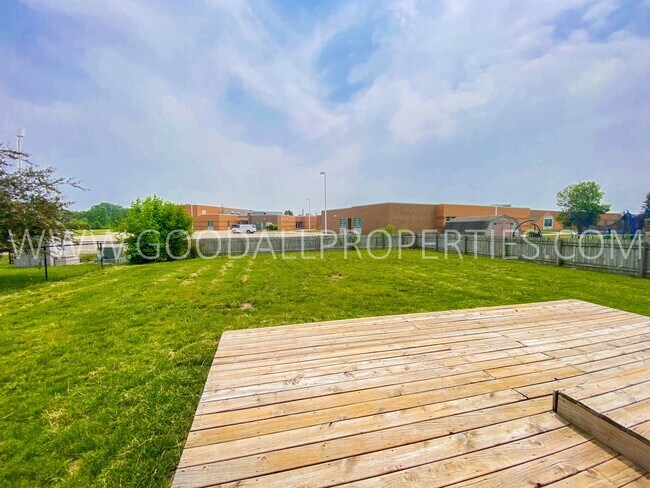 Building Photo - 3 BDRM 2.5 Bath finished basement fenced backyard in Ankeny