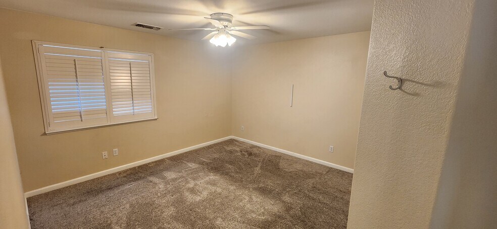 Building Photo - 267 W Springer Dr