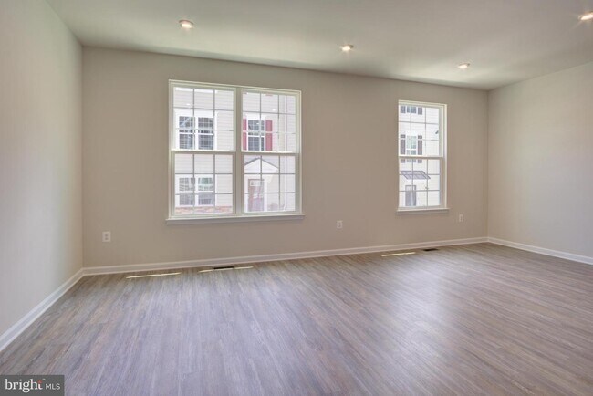 Building Photo - 2506 EMBER Ln