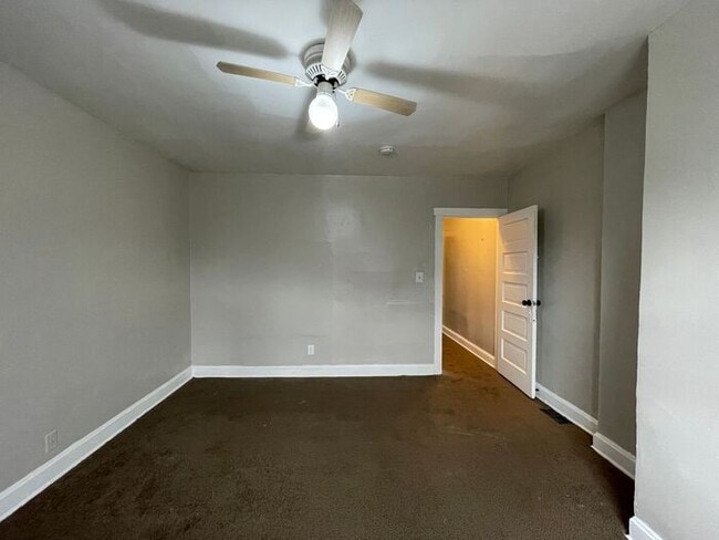 Building Photo - Inviting 2-Bedroom Apartment with Ideal Am...