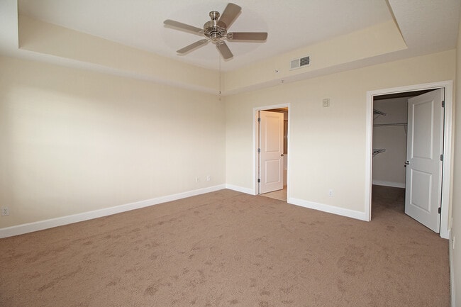 Building Photo - Top Floor 3/2 Condo in Artisan Park