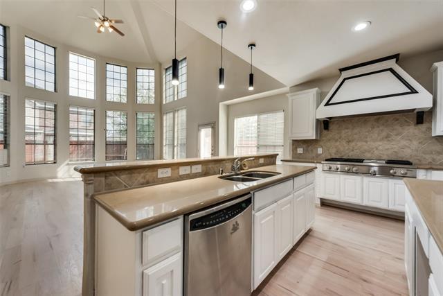 Building Photo - 701 Player Ave