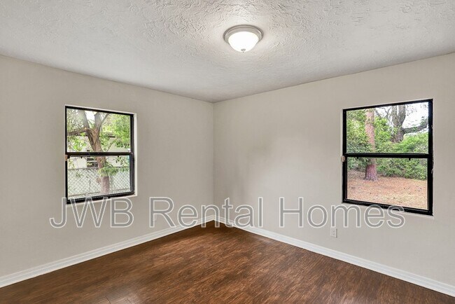 Building Photo - 10256 Briarcliff Rd E