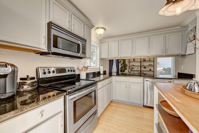 Building Photo - 12737 W Aqueduct Dr