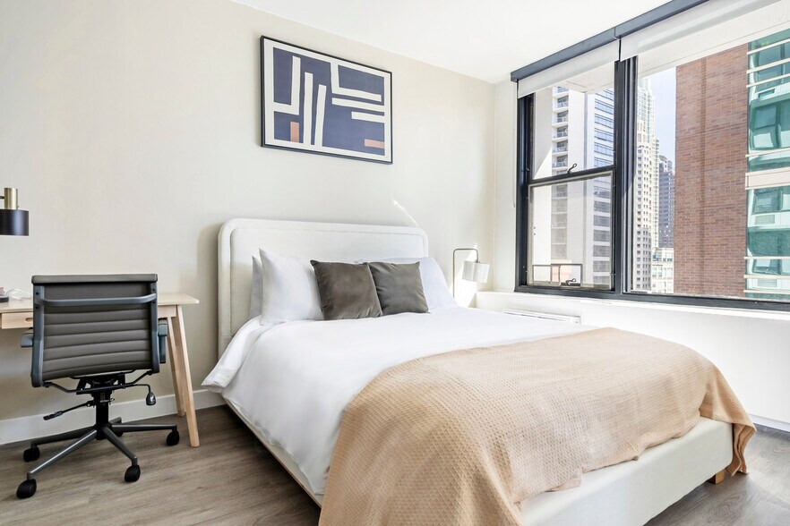 Primary Photo - 21 E Chestnut St