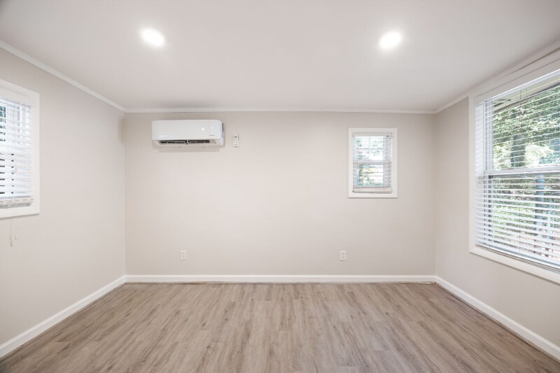 Building Photo - 2563 Dering Ct NE